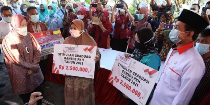 Ajak Bagikan Bansos di Semarang, Bukhori PKS Ingin Risma Pecahkan Masalah di Lapangan