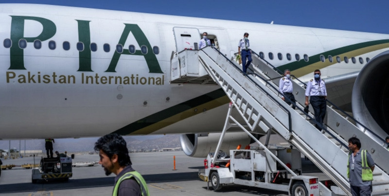 Penerbangan Komersial Perdana Mendarat di Bandara Kabul, Datang Bawa 10 Penumpang, Pulang Angkut 70 Orang