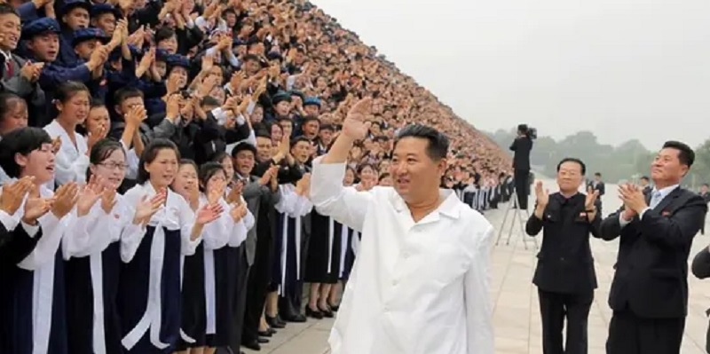 Terlihat Lebih Kurus, Kim Jong Un Kobarkan Semangat Generasi Muda Korea Utara