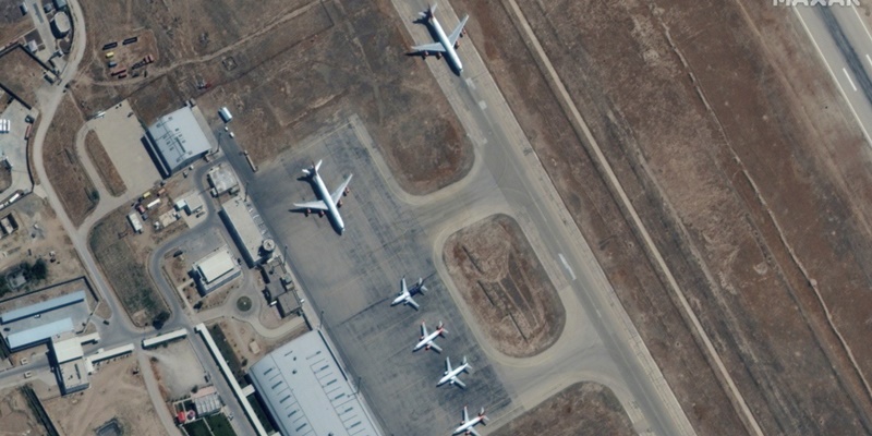 Senator Republik:  Enam Pesawat AS Pengangkut Pengungsi  di Bandara Mazar-i-Sharif Tidak Bisa Berangkat,  Taliban Telah Memblokirnya