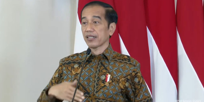 Jokowi Dianggap Pas Gantikan Megawati di PDIP, Hensat: Emang Dia Mau?