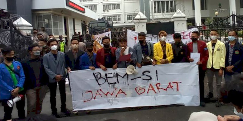 Layangkan 10 Tuntutan untuk Jokowi-Maruf, BEM SI Jabar: Perbaiki atau Mundur<i>!</i>