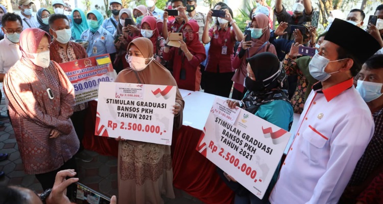 Selesaikan Masalah Bansos di Dapilnya, Bukhori Boyong Mensos Bertemu Warga Semarang