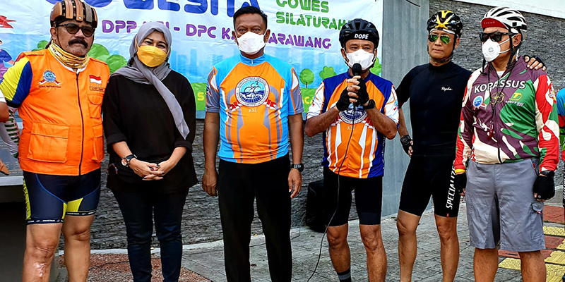 Mantan Menperin Bareng Walikota Jaksel Lepas Pesepeda Tour KSI Jakarta-Karawang