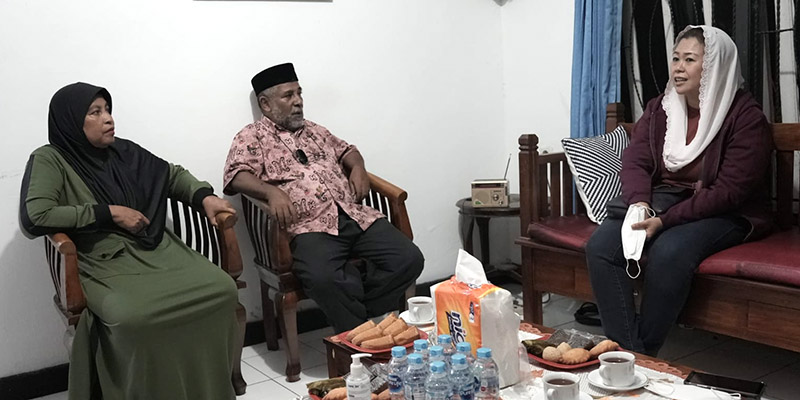 Yenny Wahid menyambangi Sekjen Presidium Dewan Papua (PDP), Thaha Alhamid/Ist