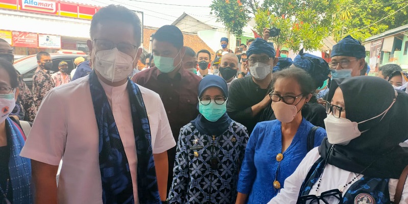 Masuk Kelompok Rentan Penularan Covid-19, Mendikbudristek Bantu Vaksinasi Rakyat Baduy
