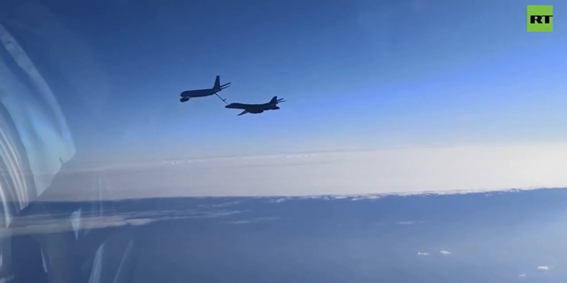 Dua Pesawat Pembom Amerika Melayang Dekat Perbatasan, Rusia Kerahkan Sepasang Jet Tempur Su-30