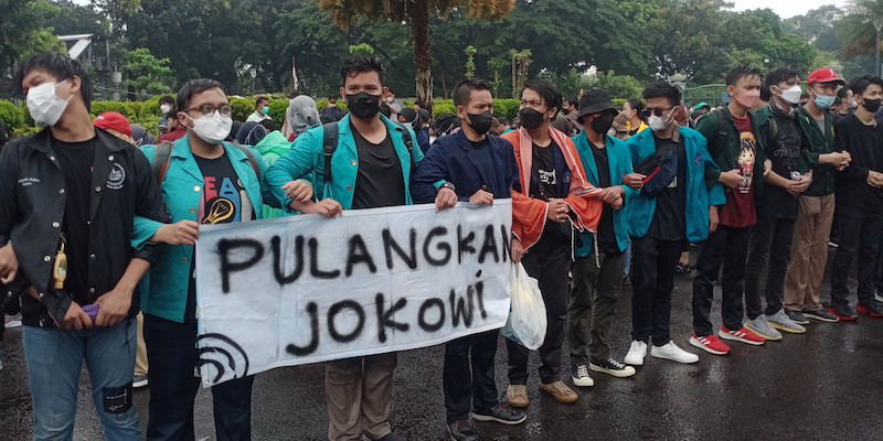 Sindiran Mujahid 212: Wajar Jokowi Pilih ke Kalimantan, Frekuensi Mahasiswa yang Demo Belum Disetel