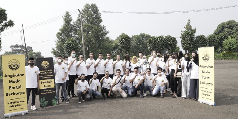 Rayakan Ulang Tahun, Angkatan Muda Partai Berkarya Sedekah Alam di Bogor