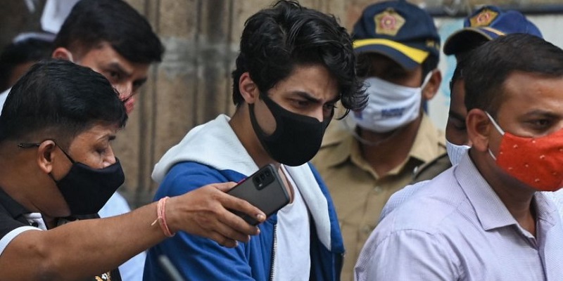 Terjerat Skandal Narkoba, Putra Shah Rukh Khan Berhasil Dibebaskan dari Jeruji Penjara