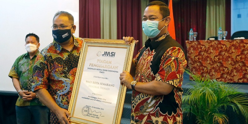 Kota Pertama dengan Sistem CCTV hingga RT, JMSI Beri Penghargaan Walikota Semarang Hendrar Prihadi