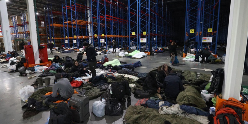 Para migran dari perbatasan Polandia-Belarusia dipindakan ke penampungan/Net
