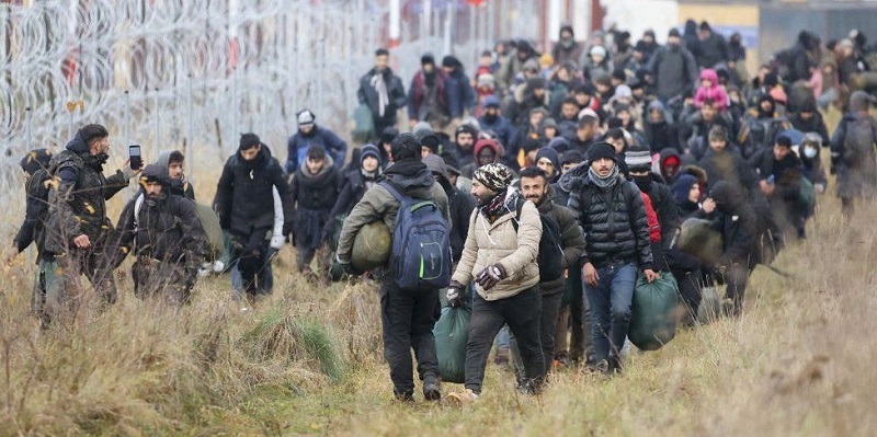 Setelah Rusuh, Belarus Pindahkan Para Migran di Perbatasan Polandia