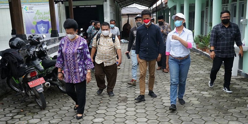 Bagikan Bantuan Covid-19 di Cangkring Yogyakarta, GKR Hemas: Tanah di Sini Jangan Ditambang