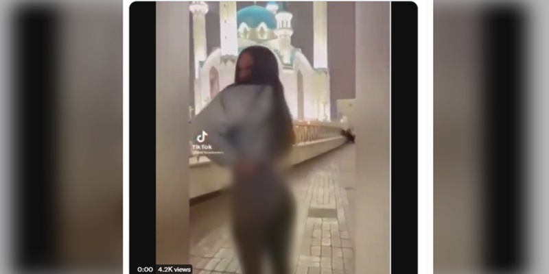 Warganet Rusia Geram Seleb TikTok Berpose Seksi di Depan Masjid Bersejarah