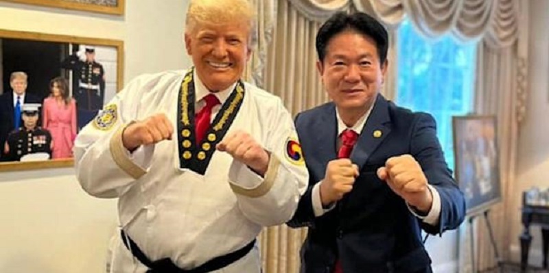Dapat Sabuk Hitam Taekwondo, Donald Trump Malah jadi Bulan-bulanan Warganet