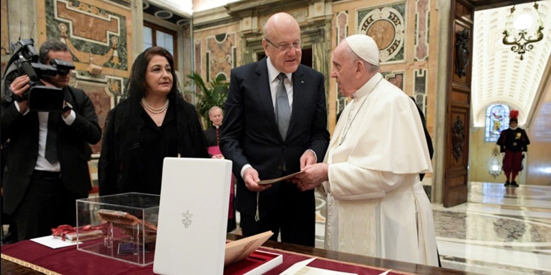 Paus Fransiskus: Saya Berdoa agar Tuhan Meraih Tangan Lebanon dan Berkata 'Bangkit'