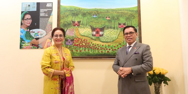 Promosi Budaya Indonesia, 31 Lukisan Ibu Sih Elsiwi Oratmangun Warnai Beijing