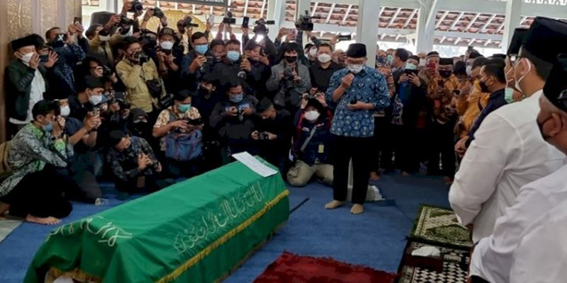 Kenang Sosok Mang Oded, Ridwan Kamil: Saya Bersaksi atas Keshalehan dan Kemuliaan Akhlak Almarhum