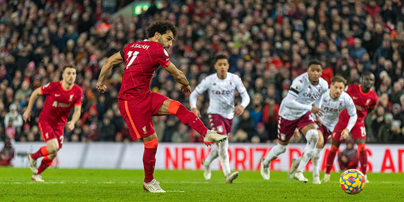 Gol Penalti Salah Amankan Posisi Liverpool di Papan Atas