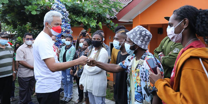 Momen Natal, Ganjar Kunjungi Asrama Mahasiswa Papua