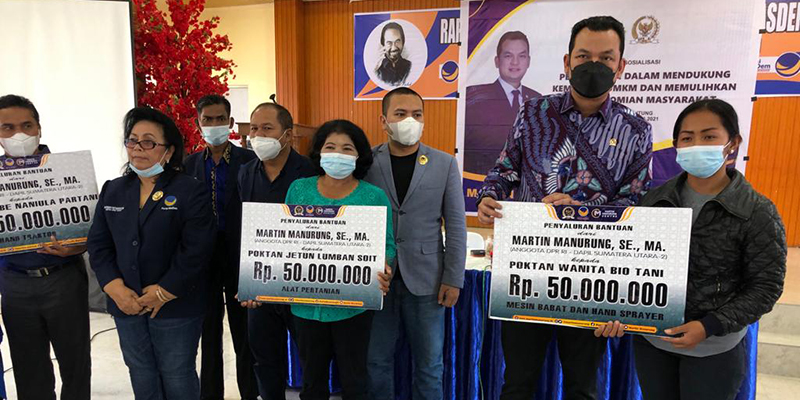 Saat Kunker ke Tapanuli Tengah, Martin Manurung Serahkan Bantuan Rp 800 Juta