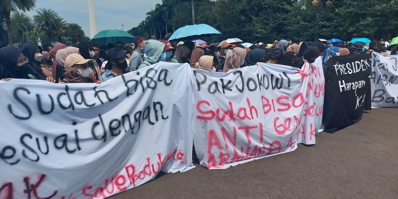 Banjir Alkes Penanganan Covid-19 Dari Impor, Ratusan Pekerja Pabrik Produksi Alat Swab Antigen Demo di Istana