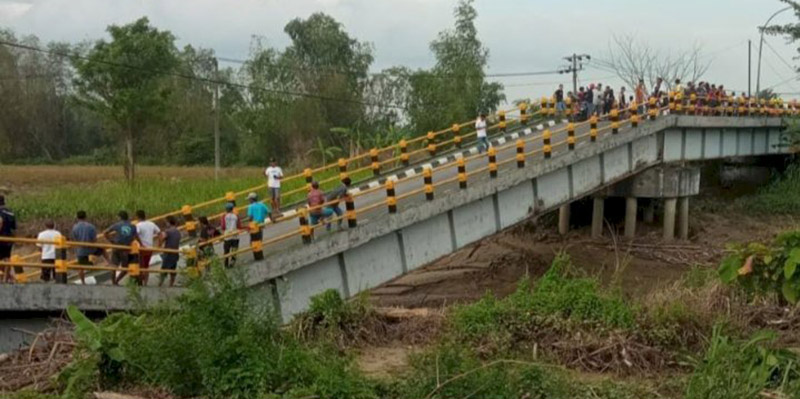Jembatan Kacangan Ambruk, Jalur Sejumlah Desa di Gresik Lumpuh