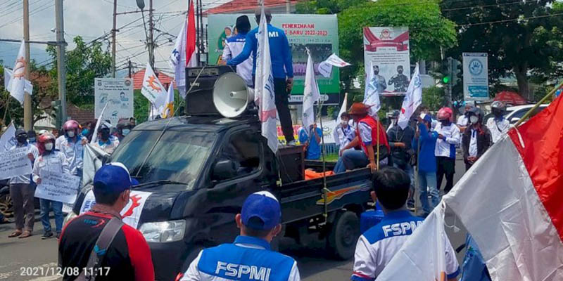 Geruduk Kantor Gubernur Lampung, FSPMI Tuntut Revisi Kenaikan UMP-UMK