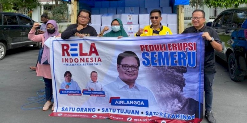 Gerak Cepat, RELA Jabar Terjun Langsung Salurkan Bantuan untuk Korban Erupsi Semeru