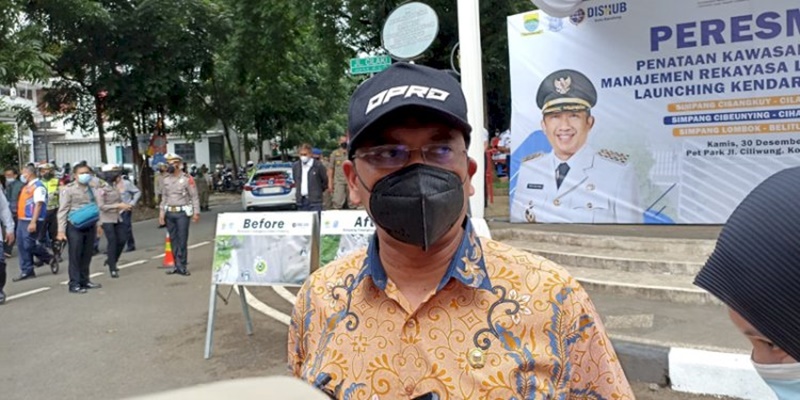 Surat Pemberhentian Walikota Bandung Mandek di Meja Ridwan Kamil