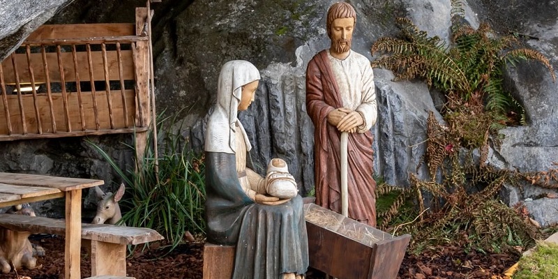 Dua Kali Tepuk Tangan Menggema Pada Misa Natal Ri Lourdes Perancis Menghormati Bunda Maria Dan Bayi Yesus