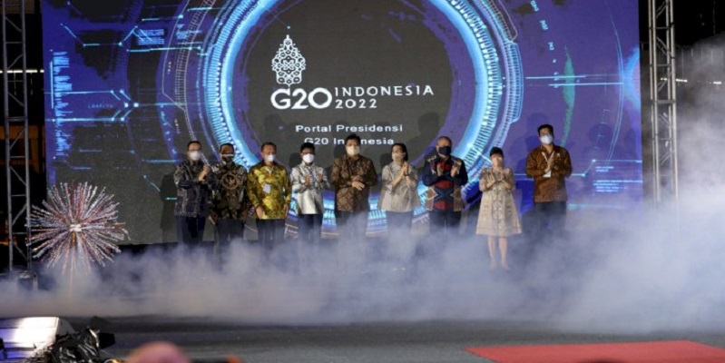 Hadiri Pembukaan Presidendi G20, Anies Baswedan Diberi Pin oleh Airlangga Hartarto