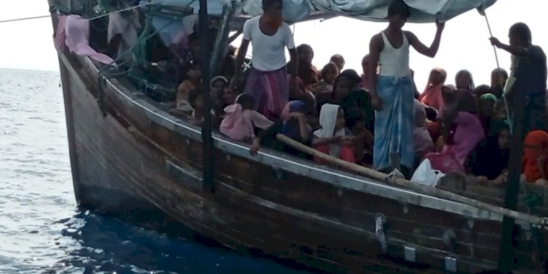 Imigran Rohingya Pakai Bahasa Isyarat Ungkap Mesin Kapal Mereka Meledak, Kini Terkatung-katung di Laut