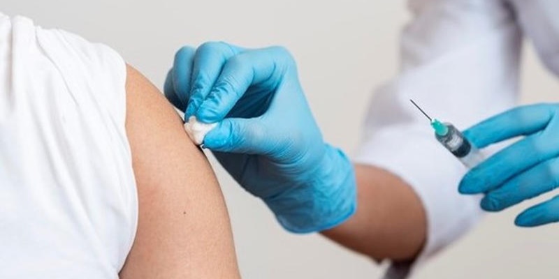 Inginkan Sertifikat Vaksin tetapi Tidak Mau Disuntik, Pria Paruh Baya di Italia Gunakan Lengan Palsu