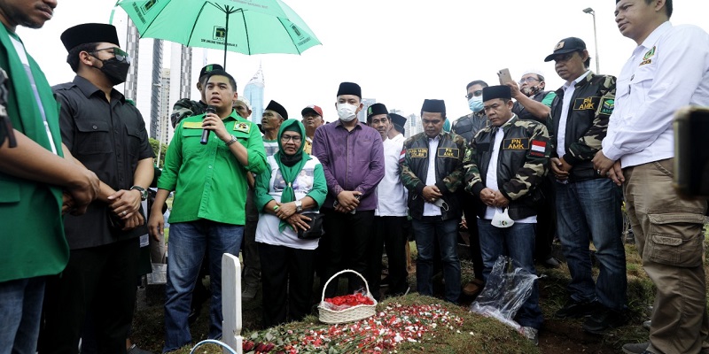 Di Makam Haji Lulung, Rendhika Harsono Pimpin Ikrar Kembalikan Kejayaan PPP DKI