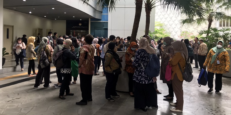 Gempa Banten Terasa hingga Bandung dan Jakarta, Pegawai Perkantoran Berhamburan Keluar