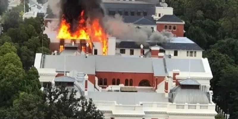Gedung Parlemen Afrika Selatan Dilalap si Jago Merah