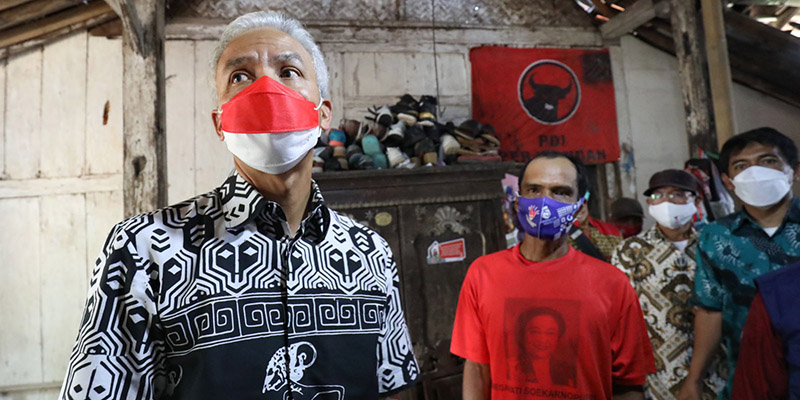 Momen HUT ke-49, Ganjar Pranowo Renovasi Rumah Kader PDIP di Banjarnegara
