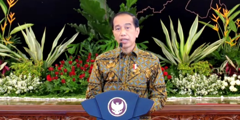 Laporan ke Megawati, Jokowi Ngaku Tidak Cuma Bangun Tol dan Pelabuhan