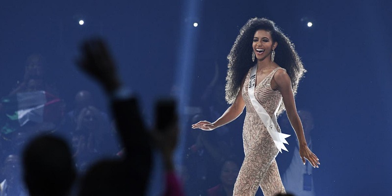Diduga Lompat dari Gedung Apartemen, Mantan Miss USA Cheslie Kryst Meninggal Dunia