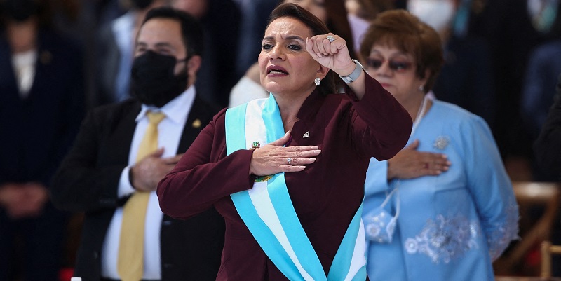 Disaksikan Kamala Harris, Honduras Lantik Presiden Perempuan Pertama