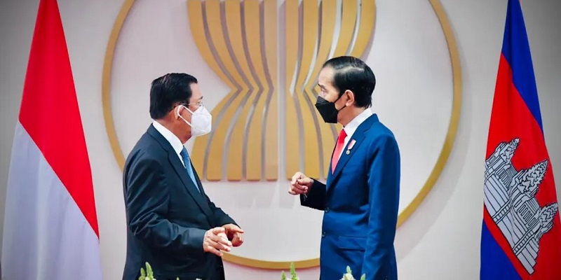 Via Telepon, Presiden Jokowi dan PM Hun Sen Dorong Solusi Damai untuk Myanmar