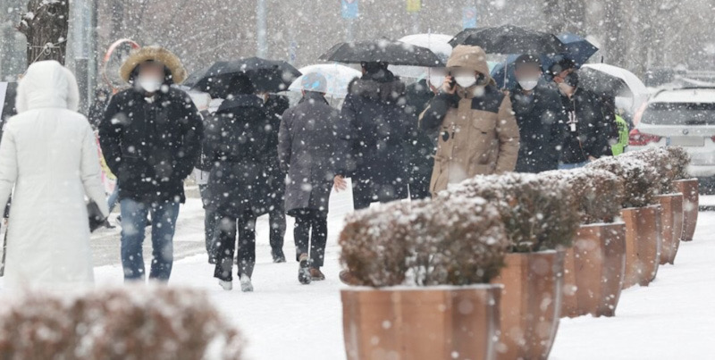 Hujan Salju Lebat Selimuti Seoul, Lalu Lintas Terganggu