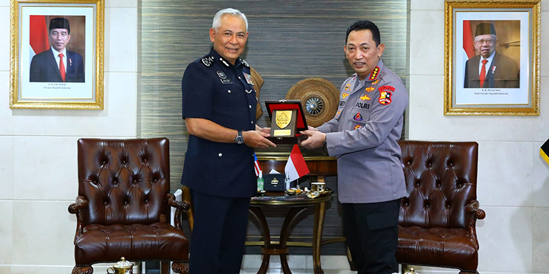 Bertemu dengan Kepala Kepolisian Malaysia, Kapolri Bahas Penaganan Covid Hingga PMI Ilegal