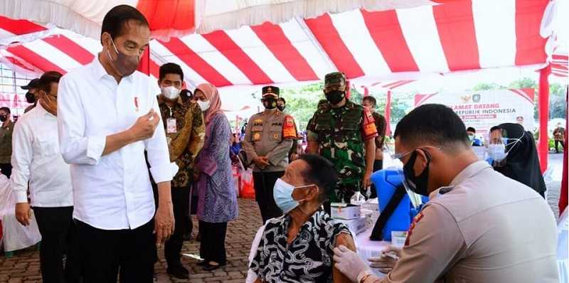 Jokowi: Vaksinasi Kedua untuk Anak dan <i>Booster</i> bagi Lansia Memagari Sebaran Covid-19