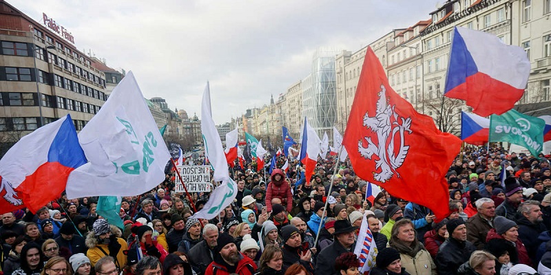 Protes di Ibukota, Warga Ceko: Pembatasan Covid-19 Seperti Neraka