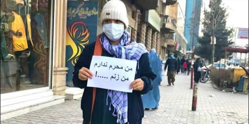 Protes Pembatasan Perjalanan 72 Kilometer Tanpa <i>Muhrim</i>, Wanita Afghanistan ini Berdandan Bak Pria
