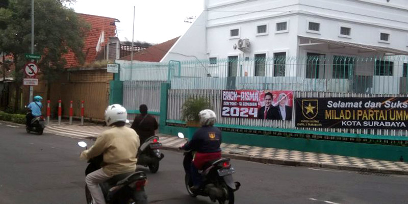 Spanduk Erick Thohir-Risma di Tambaksari Surabaya Segera Dicopot