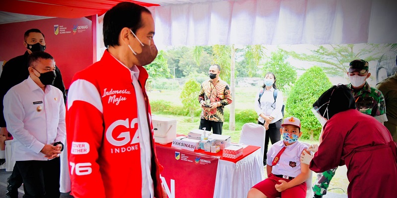 Tinjau Vaksinasi di Palu, Jokowi Ingin Sasaran Kelompok Terus Diperluas